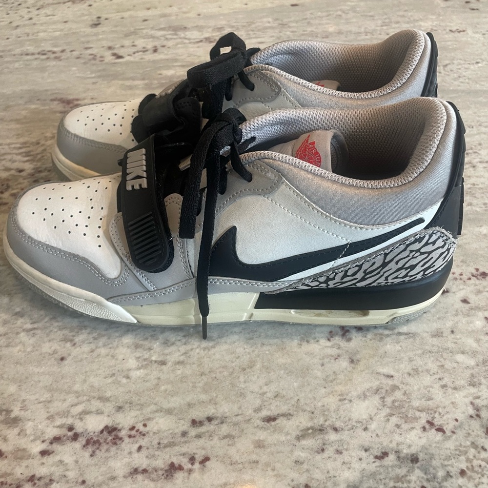 Nike Air Jordan Legacy 312 Low Big Kids' Shoes.  EUC.  Size 7Y.